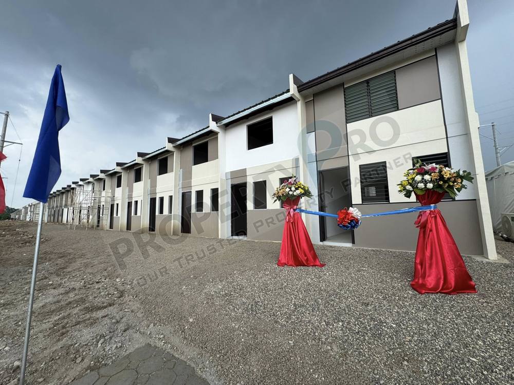 Deca Homes Granada Premium unit photo 2