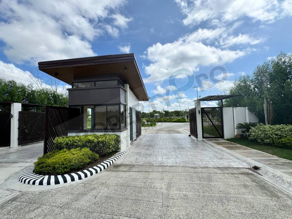 Stonehill Gardens Bacolod Lawn lot photo 2