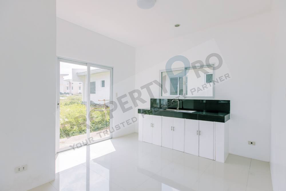 Vista Verde Model 1 photo 3